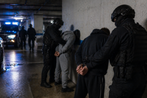 В Петах-Тикве задержан восьмой подозреваемый в убийстве подростка 6 Сотрудники полиции Израиля на месте происшествия в Петах-Тикве в рамках расследования убийства подростка