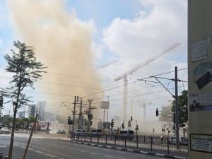 Крупный пожар на стройплощадке в Петах-Тикве