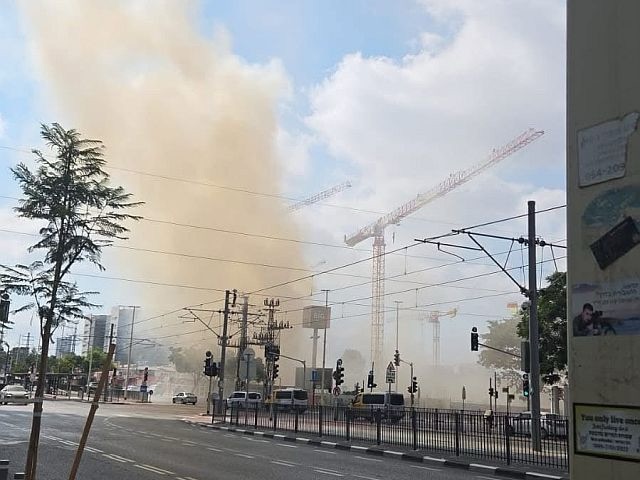 Крупный пожар на стройплощадке в Петах-Тикве